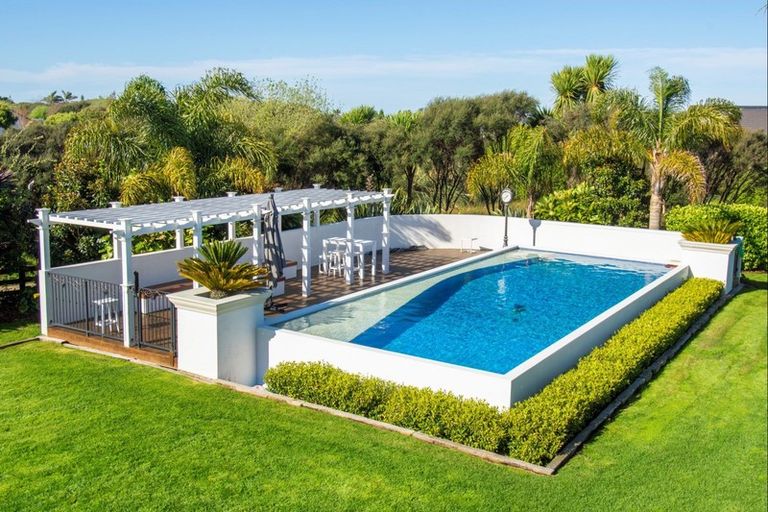 Photo of property in 22 Royal Ascot Drive, Papamoa Beach, Te Puke, 3187