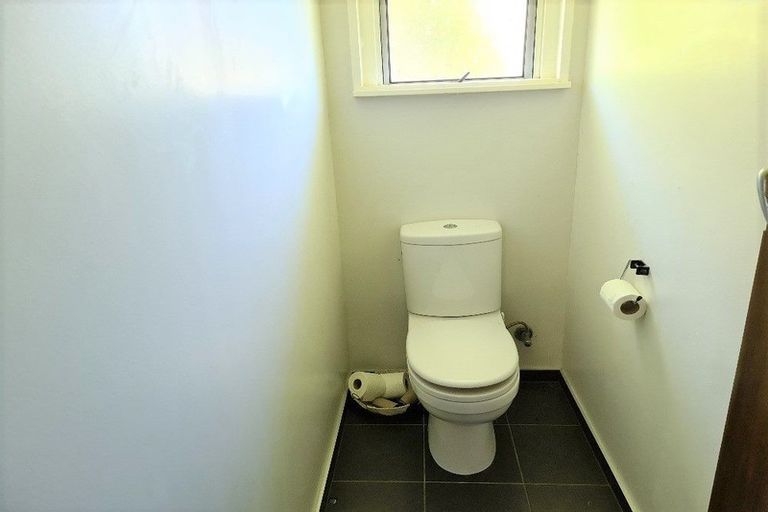 Photo of property in 2/13 Ocean View Road, Hillcrest, Auckland, 0627