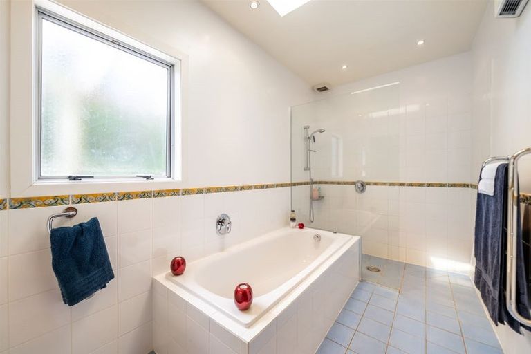 Photo of property in 62 Kiriwai Road, Paremata, Porirua, 5024