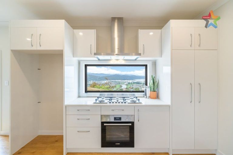 Photo of property in 12 Poto Road, Normandale, Lower Hutt, 5010