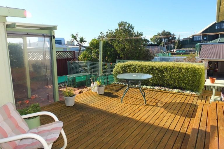 Photo of property in 39 Shortt Street, Foxton Beach, Foxton, 4815