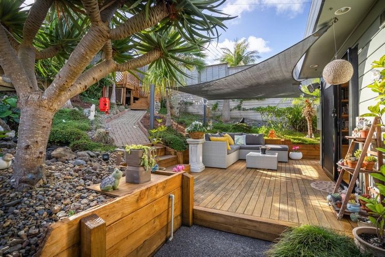 Photo of property in 2/9 Tipau Street, Torbay, Auckland, 0630