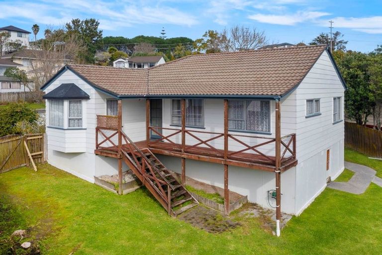 Photo of property in 24 Santiago Crescent, Unsworth Heights, Auckland, 0632