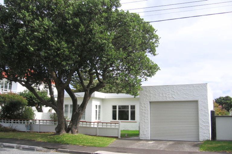 Photo of property in 8 Ashleigh Crescent, Miramar, Wellington, 6022