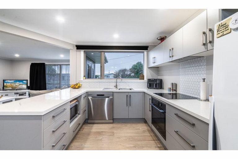 Photo of property in 38 Kirkoswald Street, Wallacetown, 9816