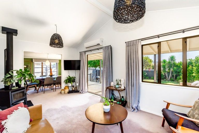 Photo of property in 36 Hollis Road, Paraparaumu Beach, Paraparaumu, 5032