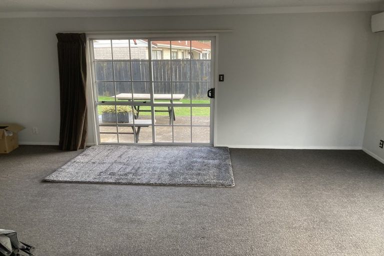 Photo of property in 98 Oakfield Crescent, Pukete, Hamilton, 3200