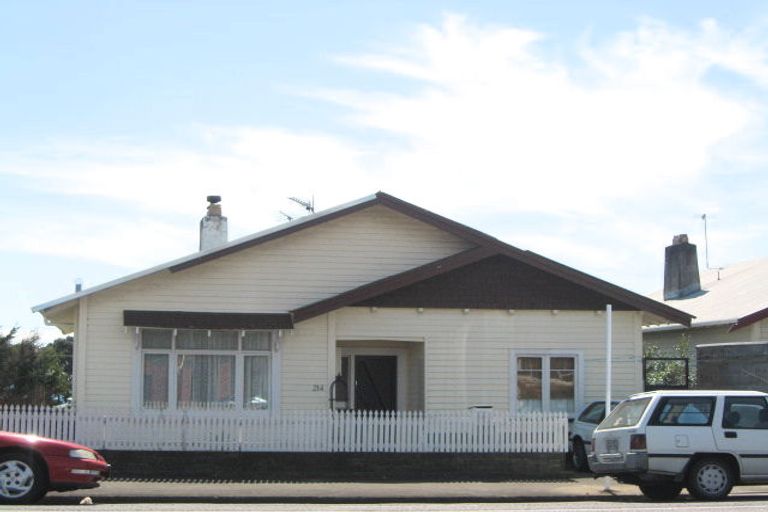 Photo of property in 214 Saint Aubyn Street, New Plymouth, 4310