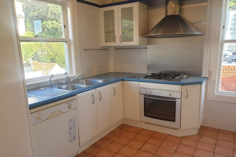Photo of property in Inverleith Apartments, 5/306 Oriental Parade, Oriental Bay, Wellington, 6011