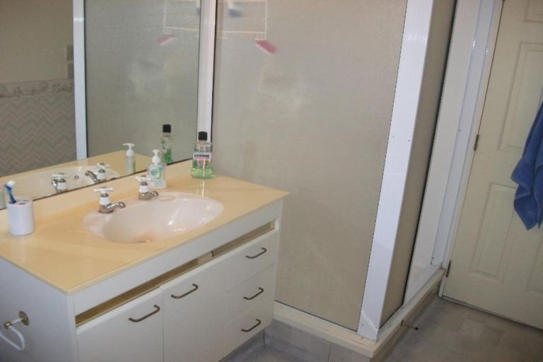 Photo of property in 29 The Crowsnest, Whitby, Porirua, 5024