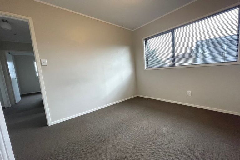 Photo of property in 2/25 Melleray Place, Randwick Park, Auckland, 2105