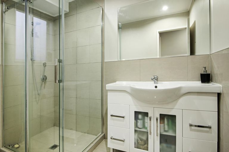 Photo of property in 2/17 Etherton Drive, Weymouth, Auckland, 2103