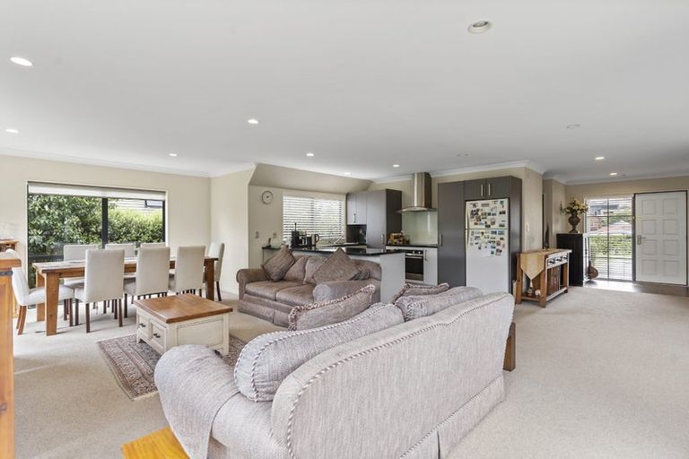 Photo of property in 28 Ina Ville Drive, Pukekohe, 2120