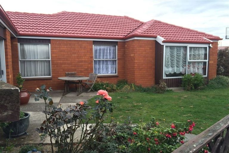 Photo of property in 21 Karnak Crescent, Russley, Christchurch, 8042