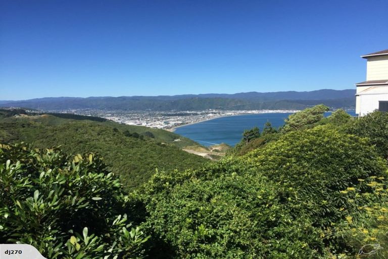 Photo of property in 41a Sunhaven Drive, Newlands, Wellington, 6037