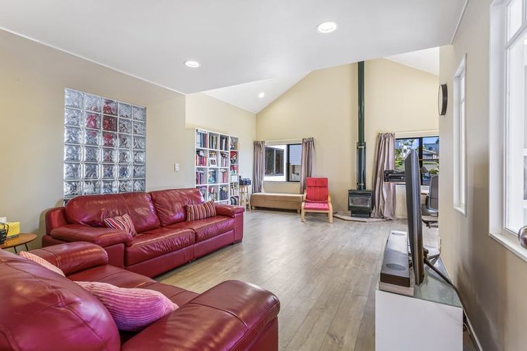 Photo of property in 1/13 Mizpah Road, Waiake, Auckland, 0630