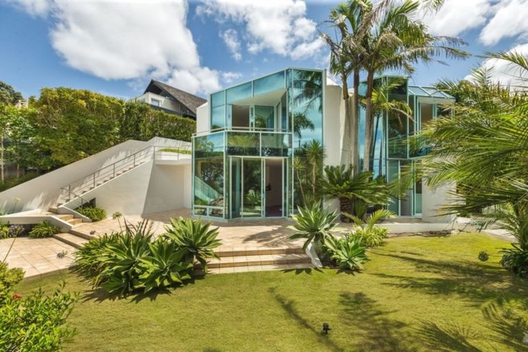 Photo of property in 2/9 The Esplanade, Castor Bay, Auckland, 0620