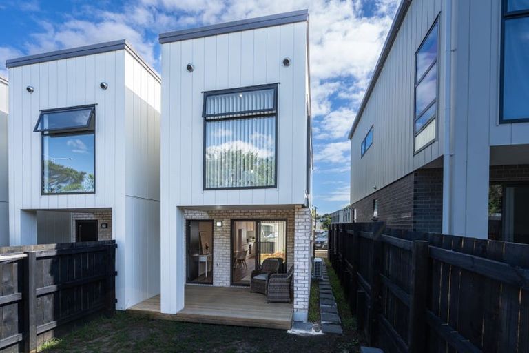 Photo of property in 16 Whai Hua Lane, Mangere Bridge, Auckland, 2022