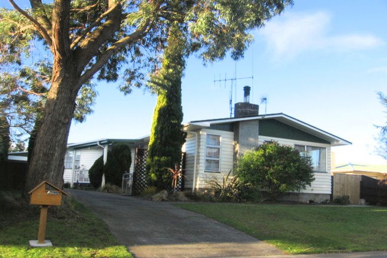 Photo of property in 7 Dunk Place, Milson, Palmerston North, 4414