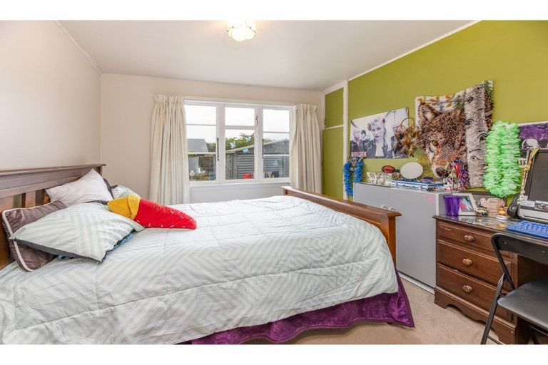 Photo of property in 54 Farquhars Road, Redwood, Christchurch, 8051