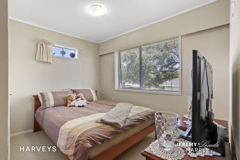 Photo of property in 28 Faith Bullock Place, New Lynn, Auckland, 0600