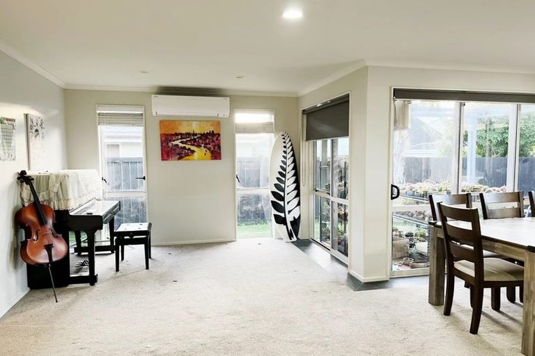 Photo of property in 18 Huntington Park Drive, Greenhithe, Auckland, 0632