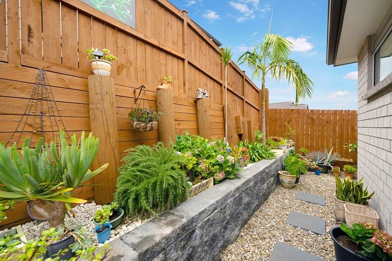 Photo of property in 16 Tararua Street, Massey, Auckland, 0614