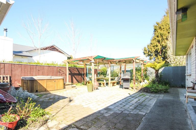 Photo of property in 2/206 Mcleod Street, Camberley, Hastings, 4120