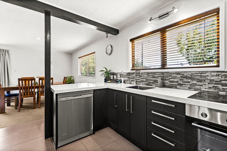 Photo of property in 17 Gilmour Place, Taradale, Napier, 4112