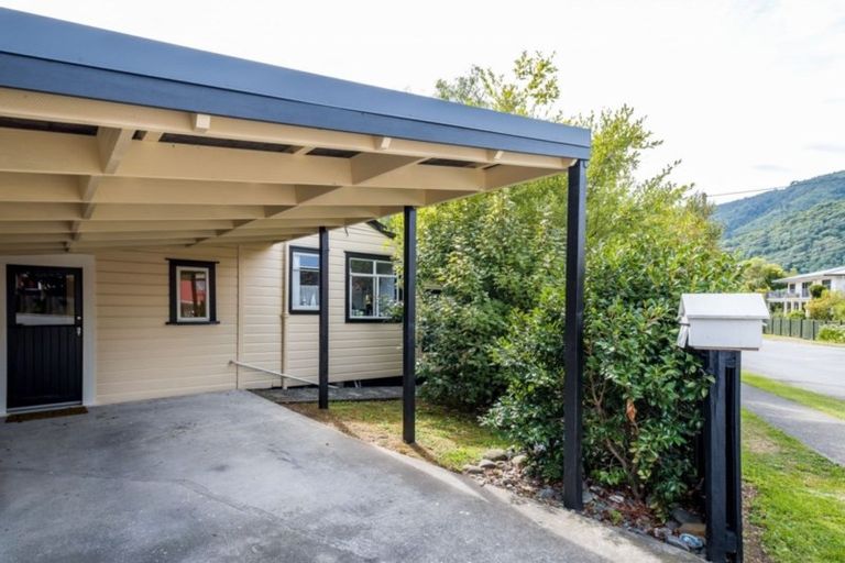 Photo of property in 27 Buller Street, Picton, 7220