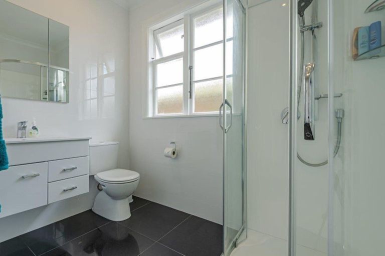 Photo of property in 8 Hughes Avenue, Hokowhitu, Palmerston North, 4410