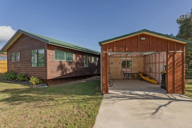 Photo of property in 214 Matarangi Drive, Matarangi, Whitianga, 3592