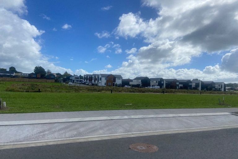 Photo of property in 2 Kuaha Road, Massey, Auckland, 0614