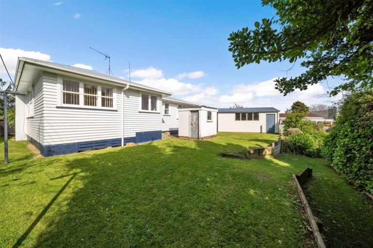 Photo of property in 5 Charles Major Place, Hawera, 4610