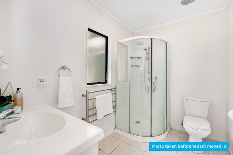 Photo of property in 1/1 Tern Place, Unsworth Heights, Auckland, 0632