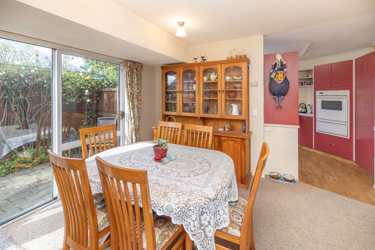 Photo of property in 2 Pentavon Lane, Avonhead, Christchurch, 8042