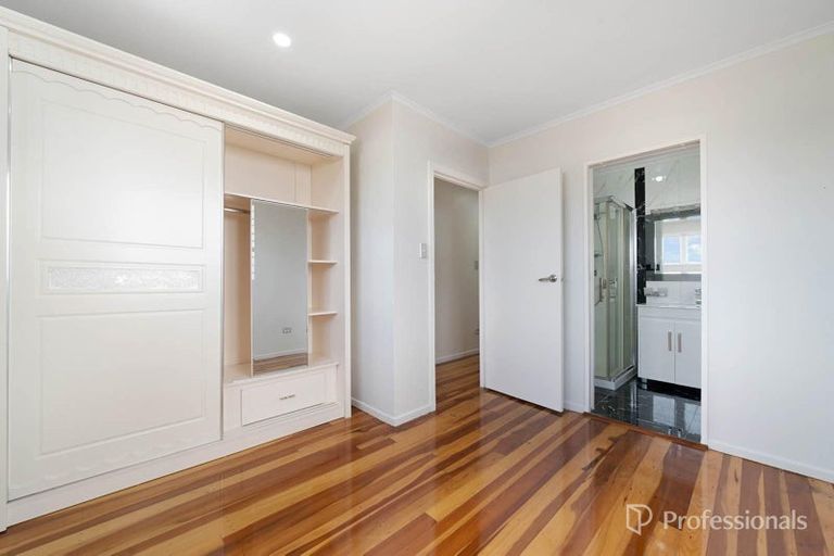 Photo of property in 17 Kohinoor Avenue, Mangere, Auckland, 2022