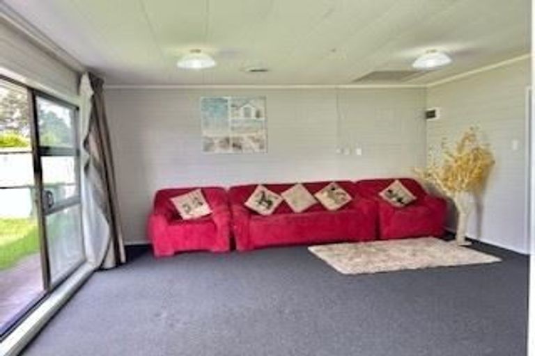 Photo of property in 80a Millbrook Road, Henderson, Auckland, 0612