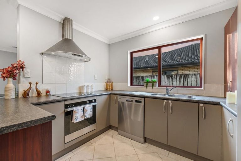 Photo of property in 90a Colwill Road, Massey, Auckland, 0614