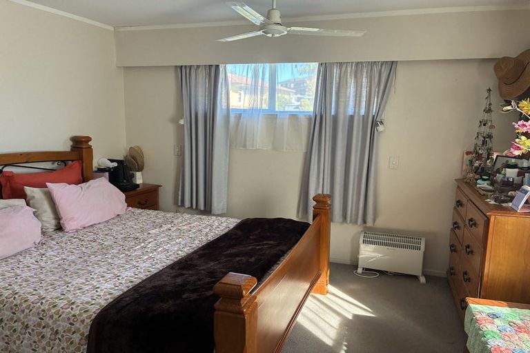 Photo of property in 14 Butterworth Drive, Glendene, Auckland, 0602