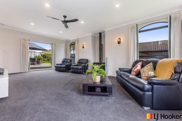 Photo of property in 9 Crannich Place, Wattle Downs, Auckland, 2103