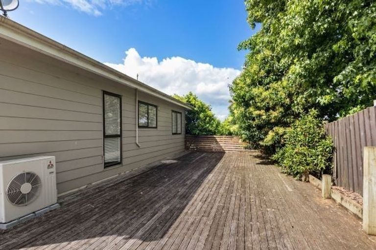 Photo of property in 21 Oreil Avenue, West Harbour, Auckland, 0618