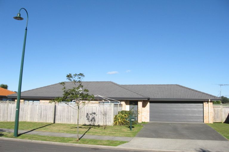 Photo of property in 10 Ashmere Lane, Weymouth, Auckland, 2103