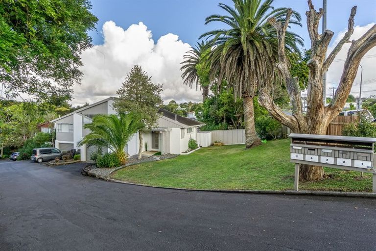 Photo of property in 1/290 Glenfield Road, Glenfield, Auckland, 0629