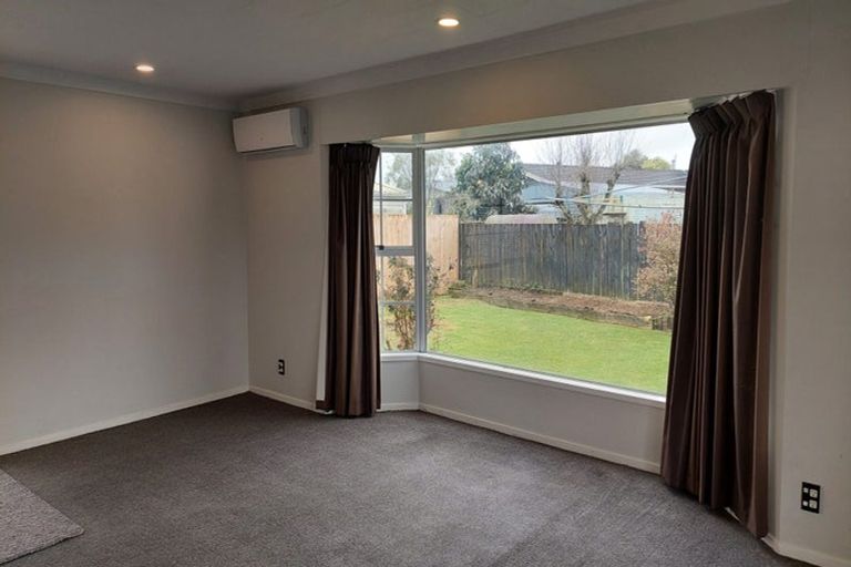 Photo of property in 98 Oakfield Crescent, Pukete, Hamilton, 3200