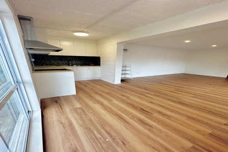 Photo of property in 2/59 Pupuke Road, Birkenhead, Auckland, 0627