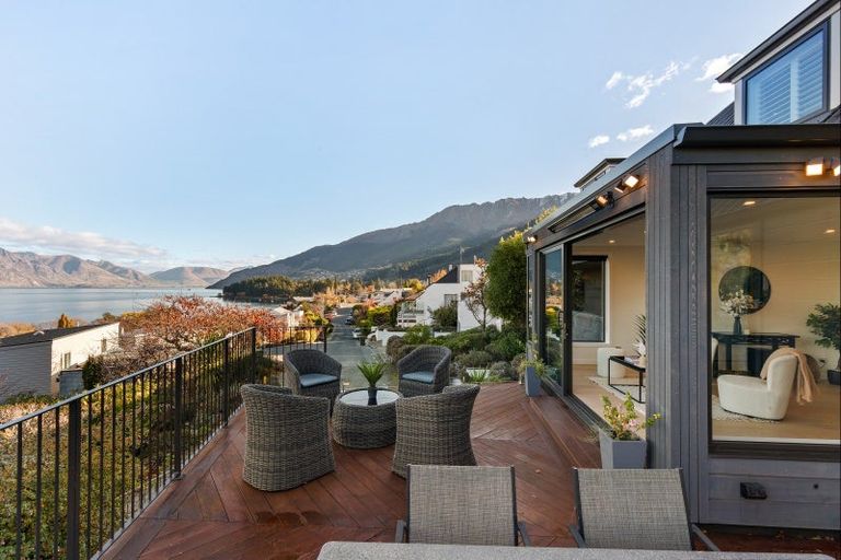 Photo of property in 17 The Terrace, Queenstown, 9300