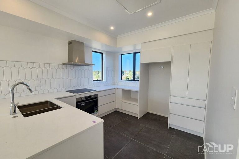 Photo of property in 4 Rahopuru Road, Westgate, Auckland, 0614