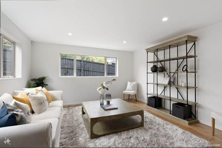 Photo of property in 513d West Coast Road, Glen Eden, Auckland, 0602