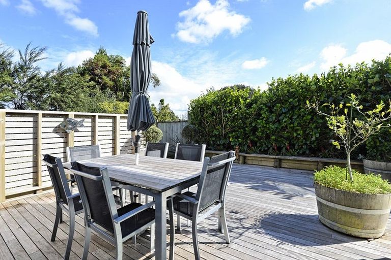 Photo of property in 235g Titirangi Road, Titirangi, Auckland, 0604